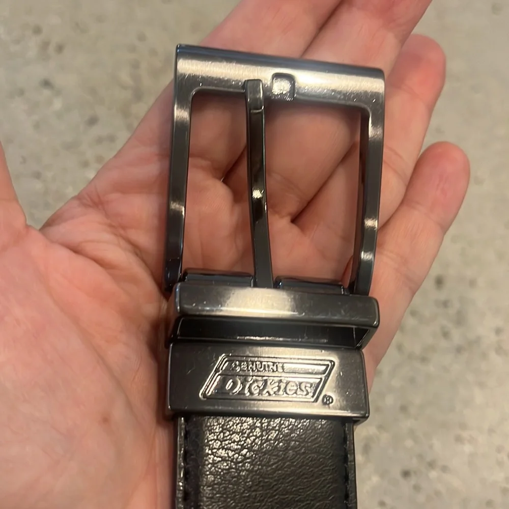 DICKIES REVERSIBLE LEATHER BELT WITH GUN METAL FINISH BUCKLE BLACK BROWN SIZE 32